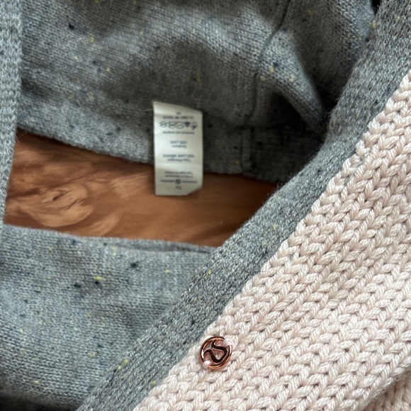 Lululemon Knit Scarf - Picture 2 of 5